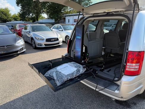 Used 2010 Chrysler Town & Country Touring image 24