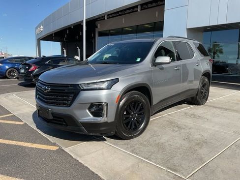 Used 2023 Chevrolet Traverse LT FWD image 3