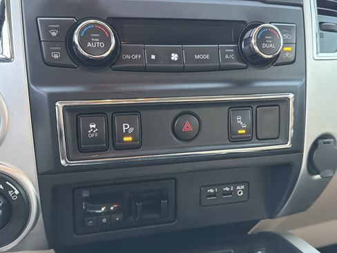 Used 2019 Nissan Titan SV w/ SV Convenience Package image 32