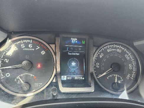 Used 2021 Toyota Tacoma TRD Off-Road image 12