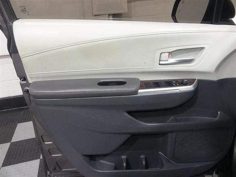 Used 2023 Toyota Sienna XLE w/ XLE Plus Package image 18