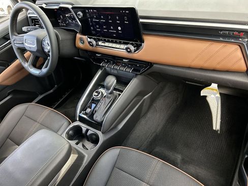 Used 2024 GMC Canyon AT4 w/ Technology Package image 28