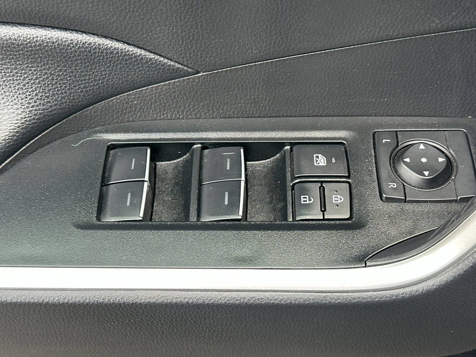 Used 2025 Toyota RAV4 XLE AWD/4WD image 11