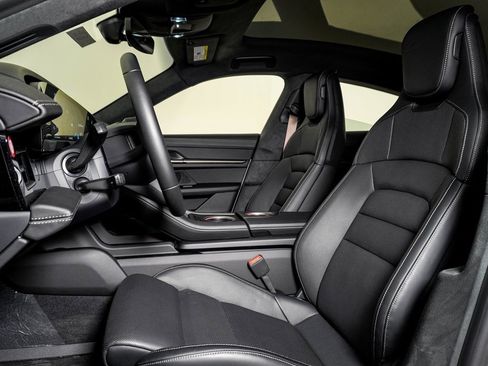 New 2025 Porsche Taycan Turbo image 5