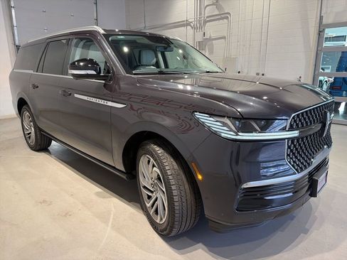 Used 2025 Lincoln Navigator L Reserve AWD/4WD image 4