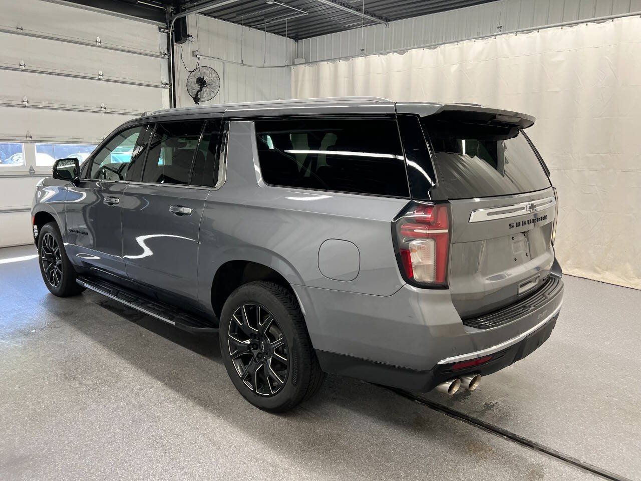 Used 2021 Chevrolet Suburban Premier w/ Premium Package AWD/4WD image 6