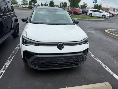 Used 2025 Volkswagen Taos SE FWD image 12