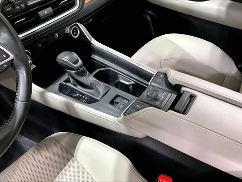 Used 2024 Toyota Grand Highlander Limited image 17