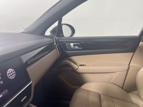 Certified 2023 Porsche Cayenne AWD/4WD image 14