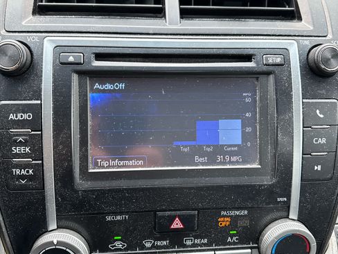 Used 2014 Toyota Camry LE FWD image 9