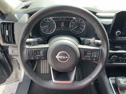 Used 2025 Nissan Pathfinder SV image 19