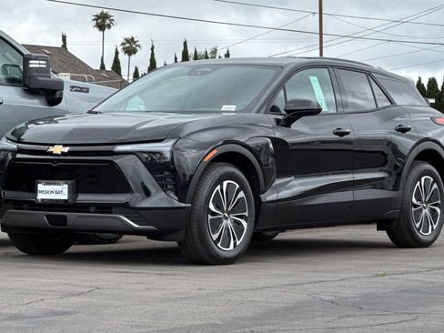 New 2025 Chevrolet Blazer EV LT image 8