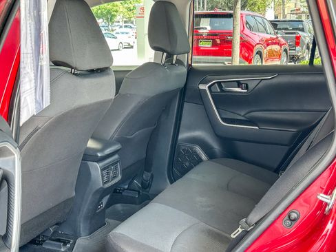 Used 2025 Toyota RAV4 XLE AWD/4WD image 18