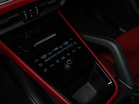 Certified 2026 Porsche Cayenne E-Hybrid Coupe AWD/4WD image 28