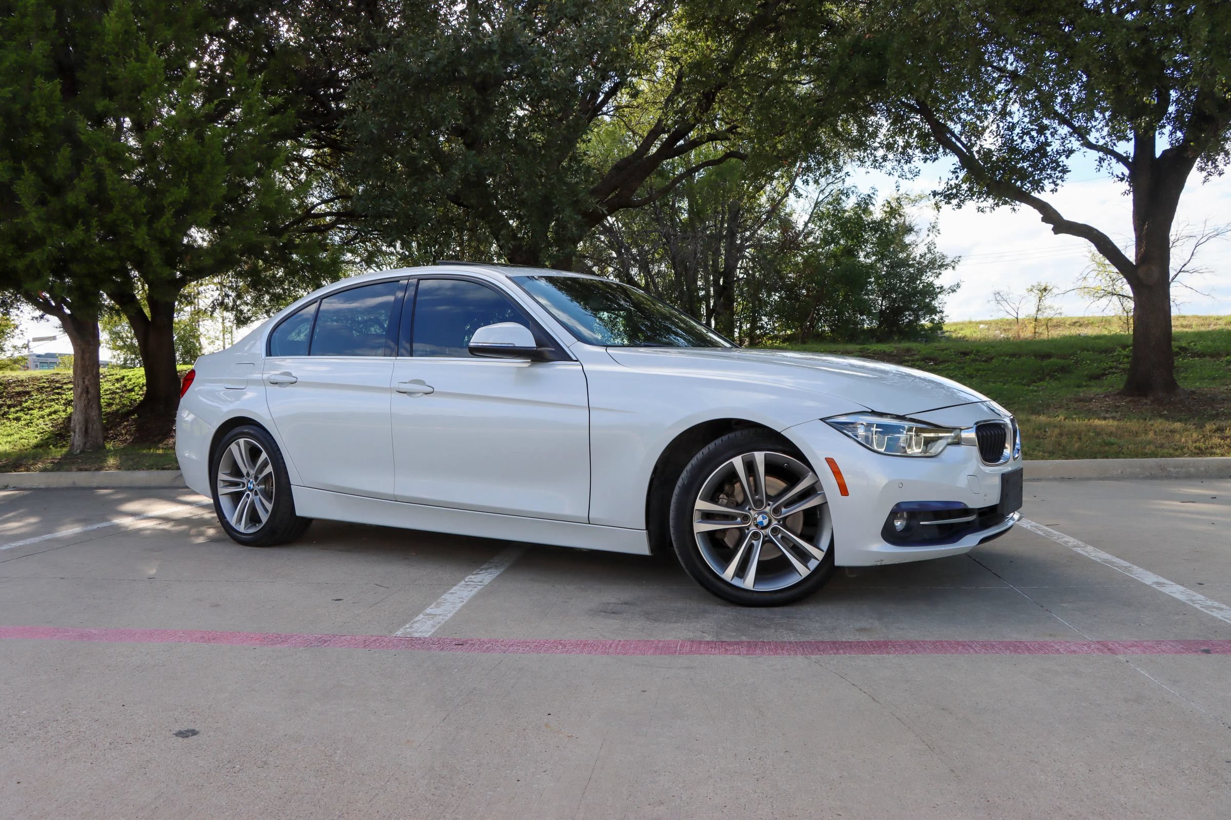 Used 2017 BMW 330i Sedan RWD image 1