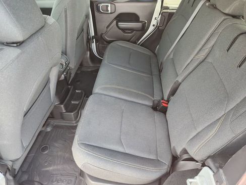 Used 2024 Jeep Wrangler Unlimited AWD/4WD image 24