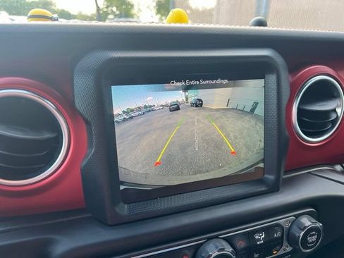Used 2021 Jeep Wrangler Unlimited Rubicon AWD/4WD image 15