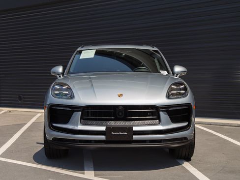 Certified 2025 Porsche Macan AWD/4WD image 10