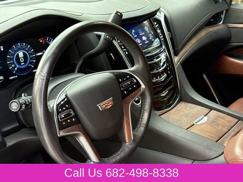 Used 2020 Cadillac Escalade Premium Luxury AWD/4WD image 18