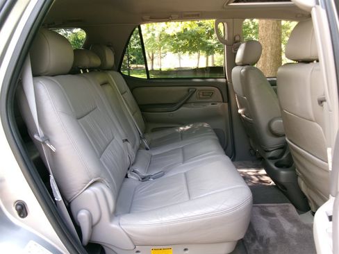 Used 2003 Toyota Sequoia SR5 RWD image 22