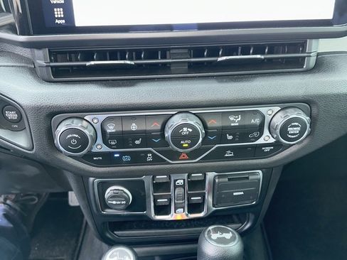 Used 2024 Jeep Wrangler Unlimited w/ Convenience Group image 27