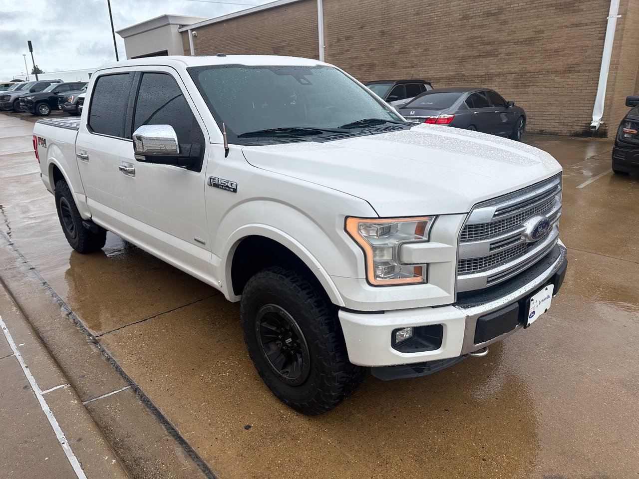 Used 2015 Ford F150 Platinum w/ Equipment Group 701A Luxury AWD/4WD image 3