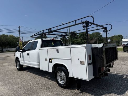 Used 2021 Ford F250 XL w/ Power Equipment Group RWD image 3