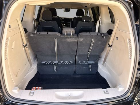 Used 2024 Chrysler Voyager LX FWD image 7