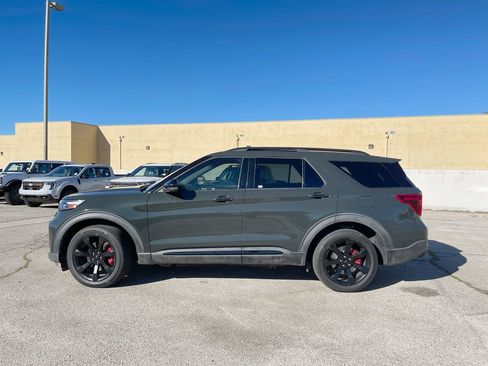 Used 2022 Ford Explorer ST w/ Equipment Group 401A image 4