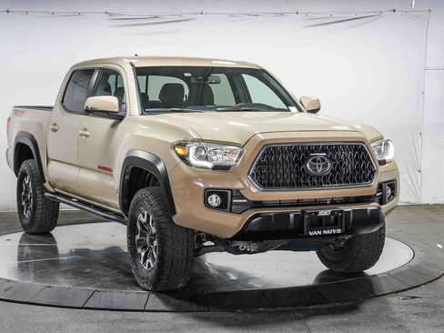 Used 2019 Toyota Tacoma TRD Off-Road w/ Technology Package AWD/4WD image 5
