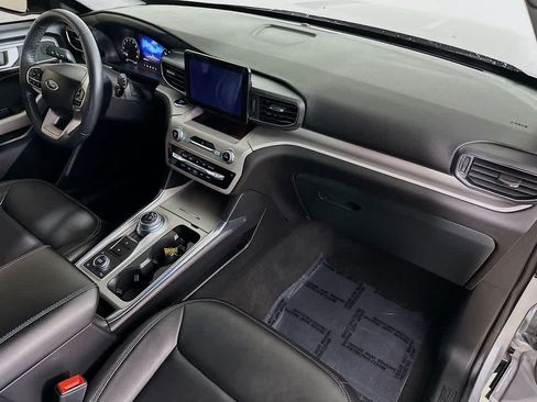 Used 2023 Ford Explorer XLT w/ Equipment Group 202A AWD/4WD image 32
