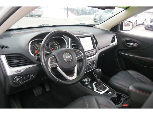 Used 2015 Jeep Cherokee Trailhawk w/ Comfort/Convenience Group image 12