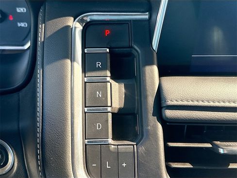 Used 2021 Chevrolet Suburban LT image 18