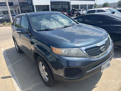 Used 2011 Kia Sorento LX image 5