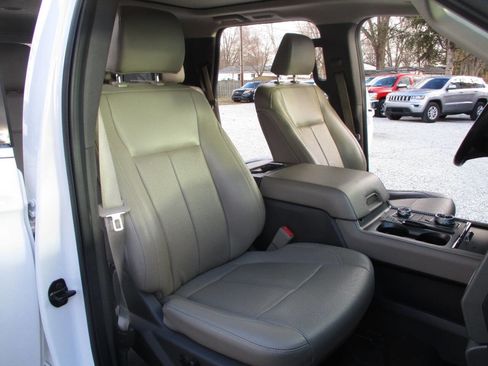 Used 2021 Ford Expedition XLT image 26