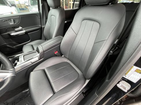 Used 2025 Mercedes-Benz GLB 250 image 38