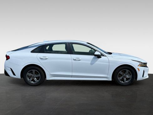 Used 2023 Kia K5 LXS FWD image 4