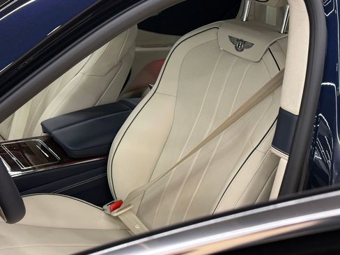 Used 2022 Bentley Flying Spur Plug-In Hybrid image 50