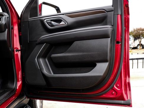 Used 2022 GMC Yukon XL SLE image 46