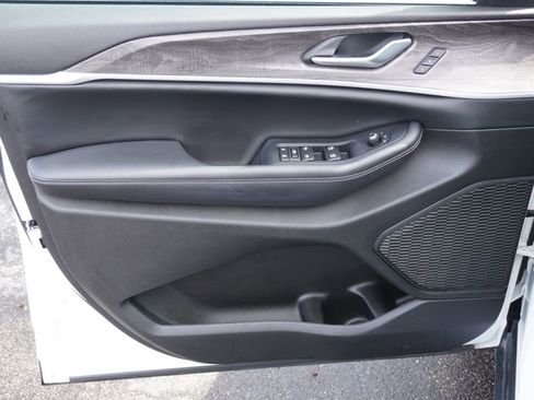 Used 2023 Jeep Grand Cherokee Limited AWD/4WD image 11