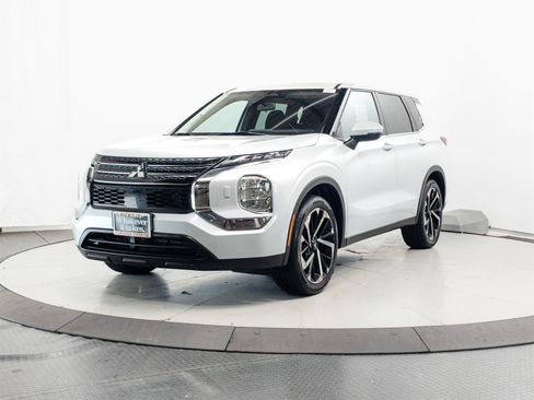 Used 2022 Mitsubishi Outlander ES AWD/4WD image 3