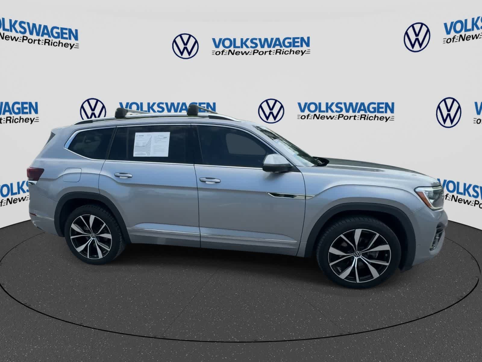Used 2024 Volkswagen Atlas SEL Premium R-Line AWD/4WD image 9