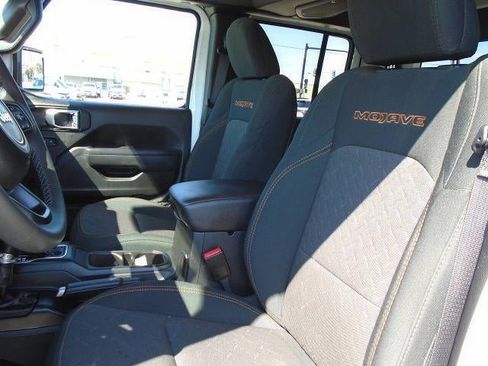 Used 2026 Jeep Gladiator Mojave AWD/4WD image 20