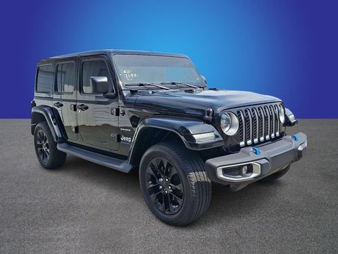 Used 2023 Jeep Wrangler Unlimited Sahara AWD/4WD image 2