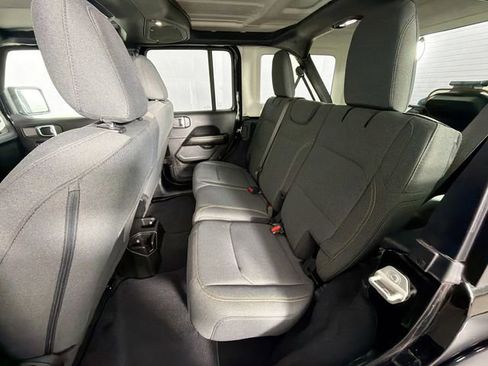 Used 2024 Jeep Wrangler Sahara image 23