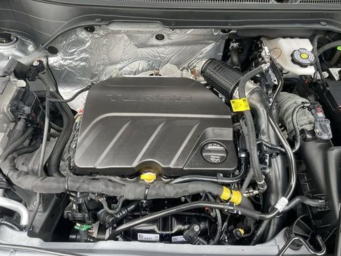 Used 2025 Chevrolet Trax LT w/ LT Convenience Package FWD image 28