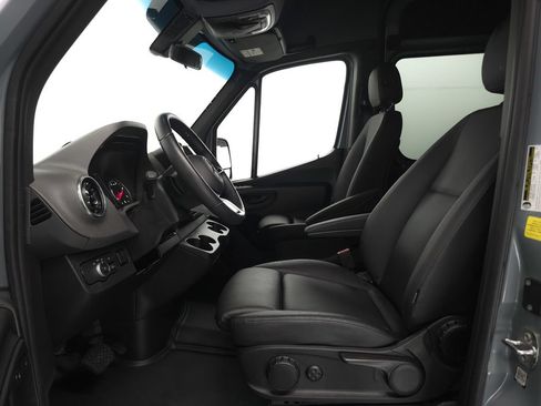 Used 2025 Mercedes-Benz Sprinter 2500 image 7