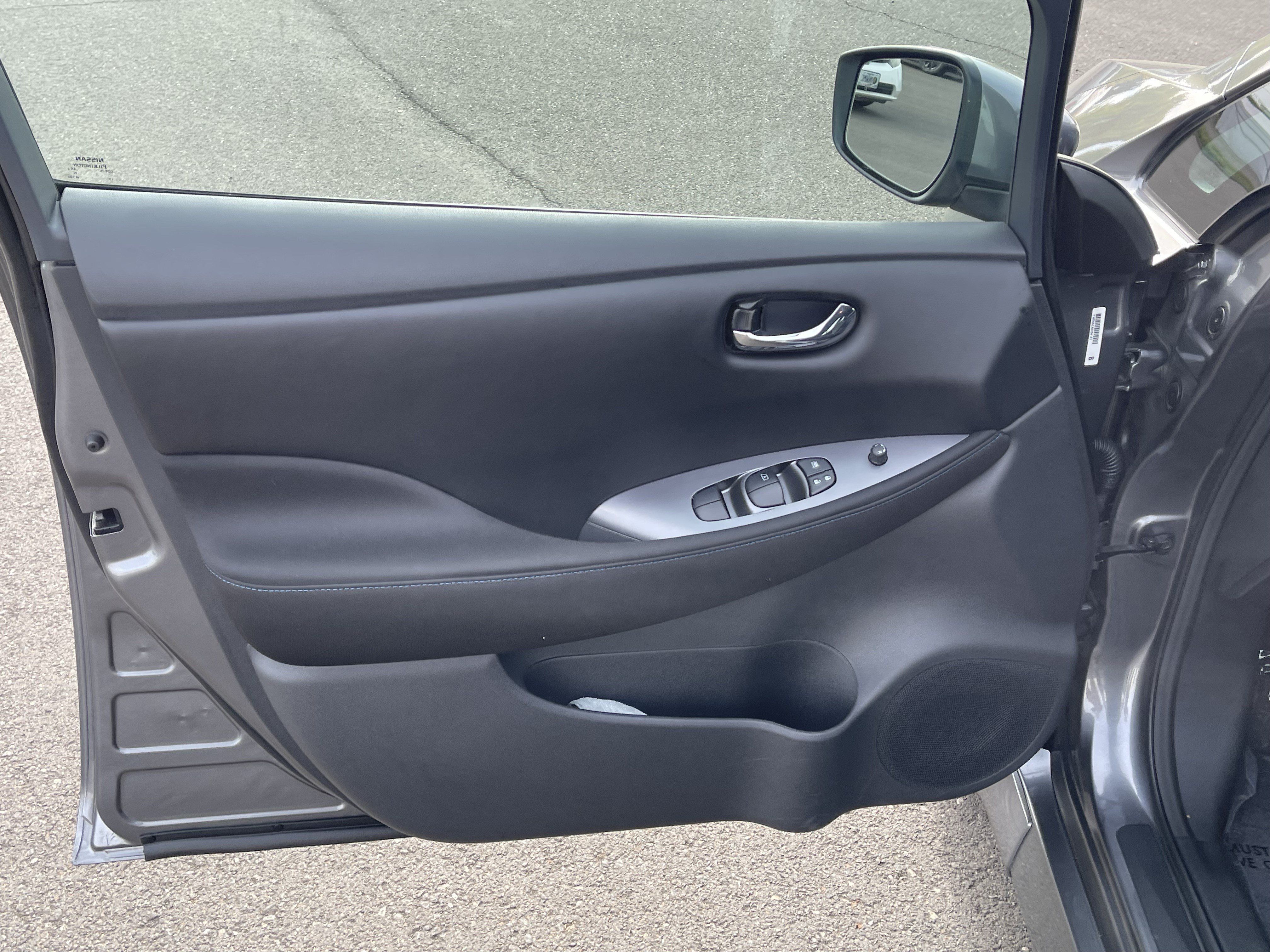Used 2025 Nissan Leaf S FWD image 16