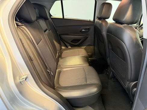 Used 2019 Chevrolet Trax LT w/ LT Convenience Package FWD image 31