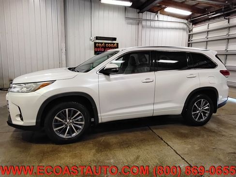 Used 2018 Toyota Highlander XLE AWD/4WD image 5